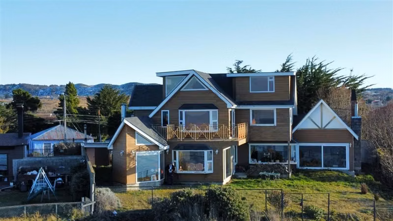 Casa en venta de 4 dormitorios, 2 pisos. en Punta Arenas