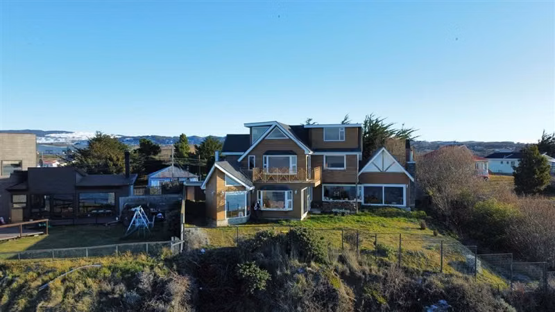 Casa en venta de 4 dormitorios, 2 pisos. en Punta Arenas