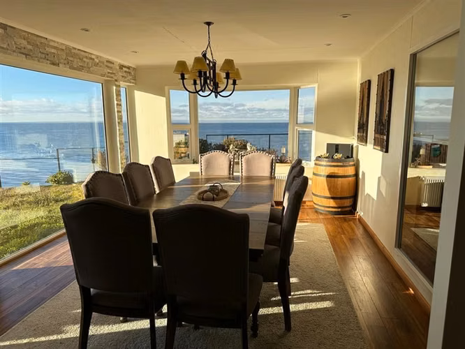 Casa en venta de 4 dormitorios, 2 pisos. en Punta Arenas