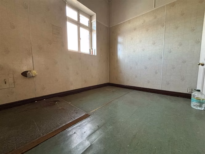 CASA CON HISTORIA 3 PISOS 4D+LOCAL COMERCIAL +ESTAC