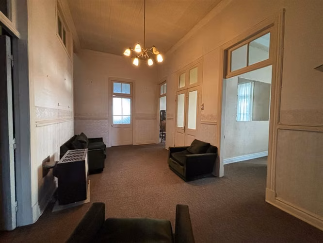 CASA CON HISTORIA 3 PISOS 4D+LOCAL COMERCIAL +ESTAC