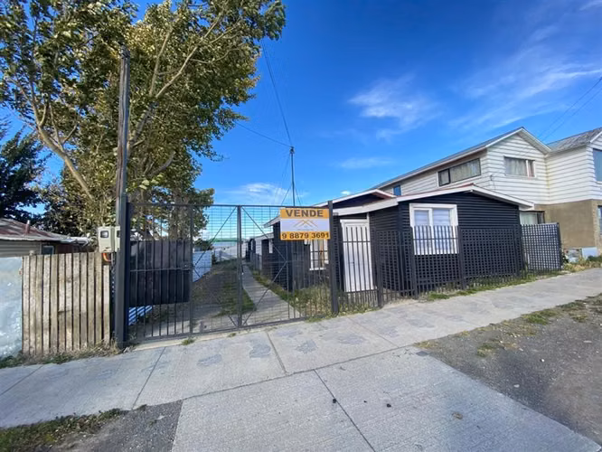 Propiedad en Venta, 2 Depto. de 2 dorm. y casa en Natales - Imagen 8