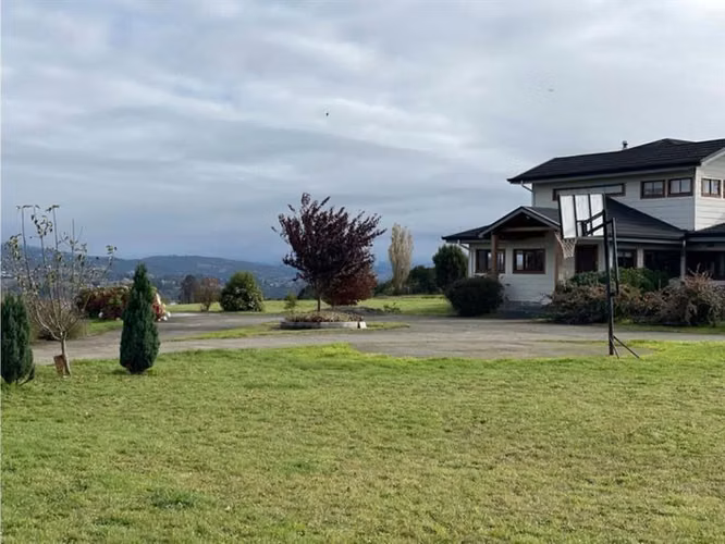 Casa en venta de 4 dorm. en Castro