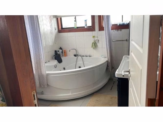 Casa en venta de 4 dorm. en Castro