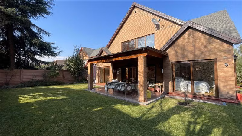MAGNIFICA PROPIEDAD PARA TU FAMILIA, Tu hogar en Chicureo!!