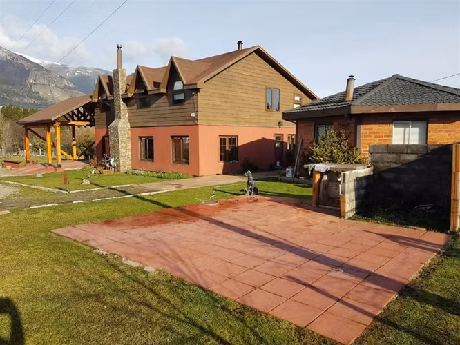 Casa en venta de 5 dorm. en El Verdín