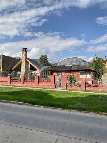 Casa en venta de 4 dorm. en Coihaique - Imagen 2