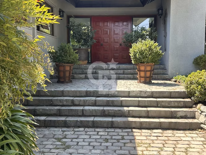 Espectacular casa Jardín del este- Vitacura