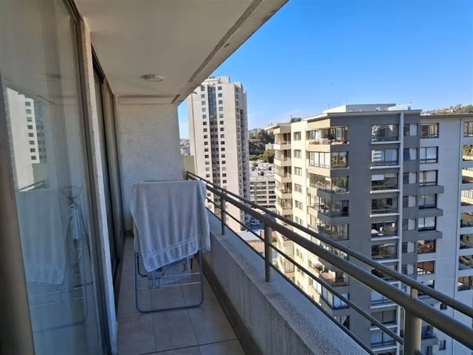 6 1/2 oriente se vende departamento Viña del mar.
