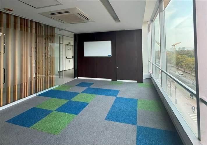 Arriendo Oficina en Edificio Torres del Parque en Las Condes - Imagen 7