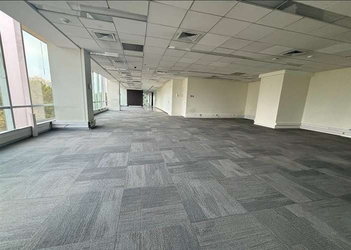 Arriendo Oficina en Edificio Torres del Parque en Las Condes - Imagen 5