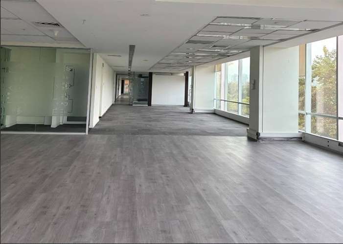 Arriendo Oficina en Edificio Torres del Parque en Las Condes - Imagen 8