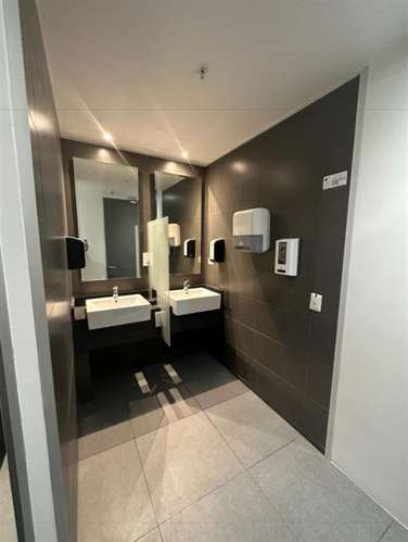 Arriendo OFICINA en Edificio Torres del Parque en Las Condes - Imagen 10
