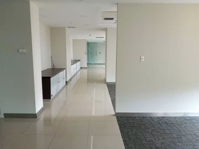 Arriendo Oficina en Edificio Torres del Parque en Las Condes