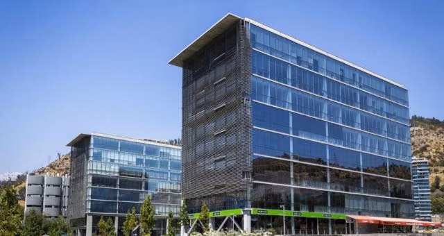 Arriendo Oficina Edificio Neruda en Huechuraba Ciudad Empre.