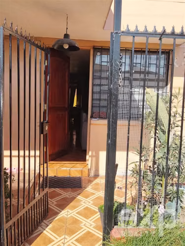 a una cuadra Metro Elisa Correa un piso 3 dorm. 2 baños - Imagen 2