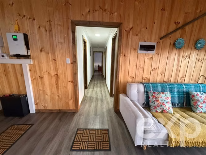 Vende Casa con Piscina en Pichilemu.