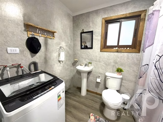 Vende Casa con Piscina en Pichilemu.