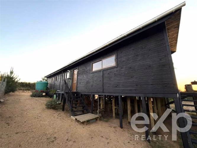 Vende Casa con Piscina en Pichilemu.