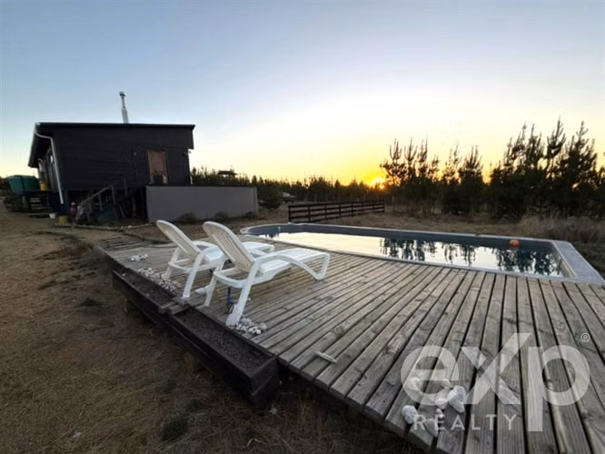 Vende Casa con Piscina en Pichilemu.