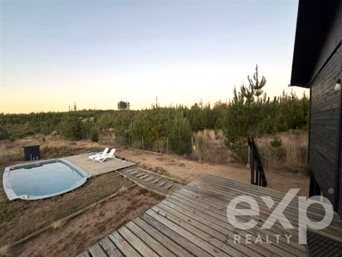 Vende Casa con Piscina en Pichilemu.
