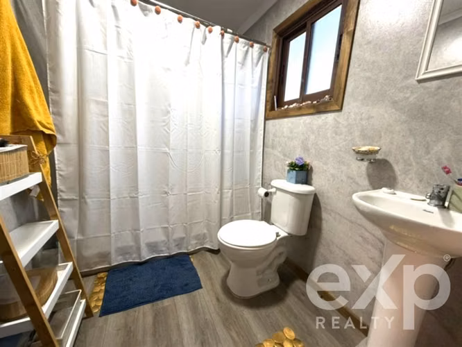 Vende Casa con Piscina en Pichilemu.