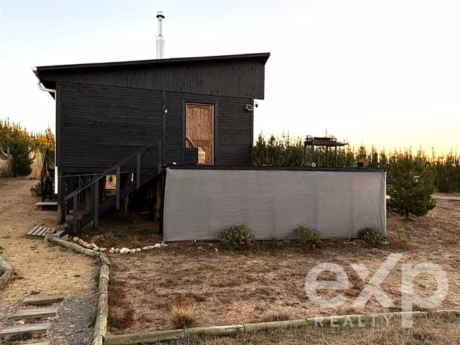 Vende Casa con Piscina en Pichilemu.