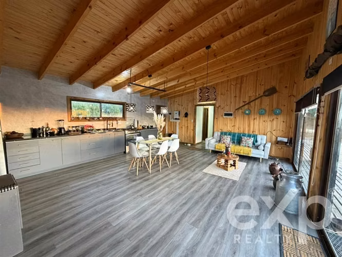 Vende Terreno con piscina casa 98 m2 Pichilemu.