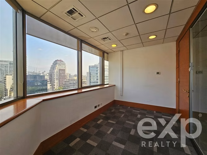Oficina en Arriendo - Edificio Emblemático - Sector El Golf