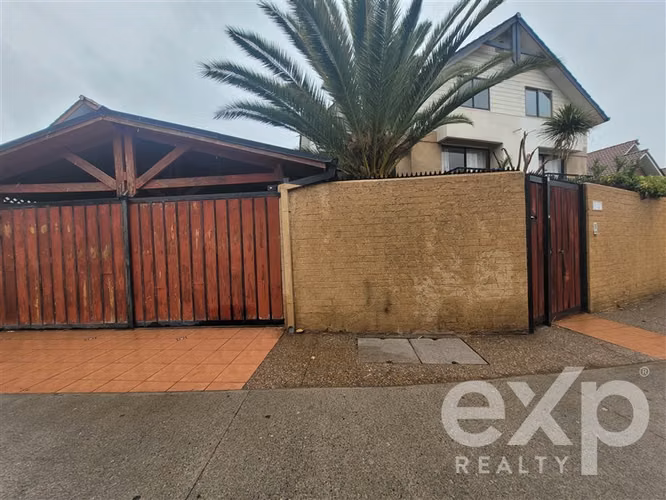 Venta Casa 134m2 construidos y 234m2 de terreno en Maipú