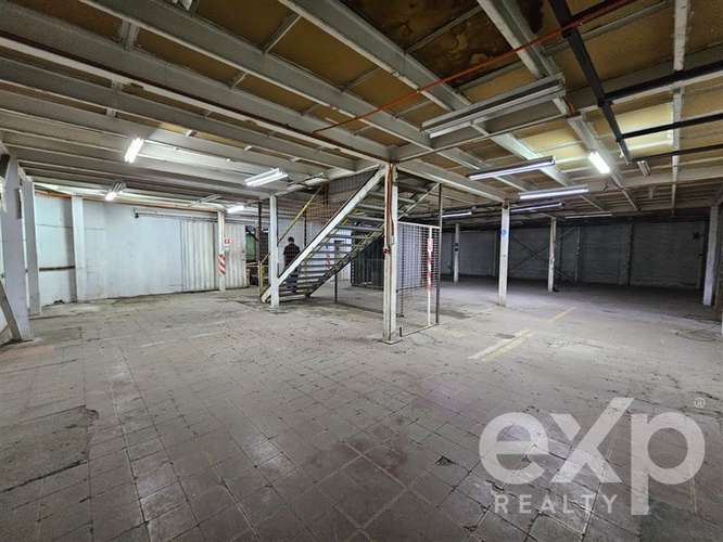 Edificio Industrial de 2 Pisos en Arriendo Independencia