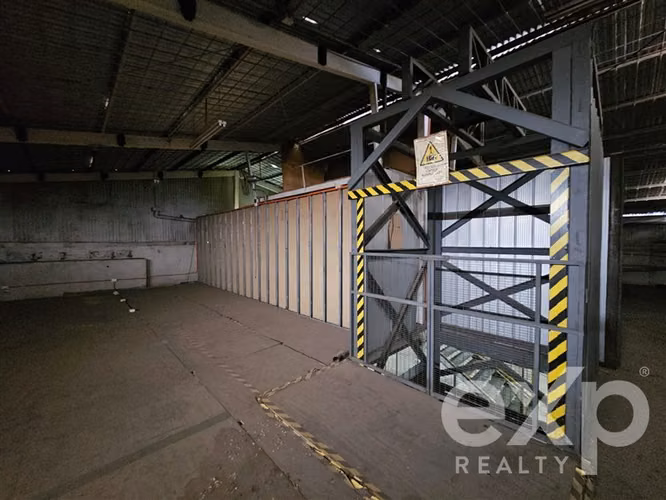 Edificio Industrial de 2 Pisos en Arriendo Independencia