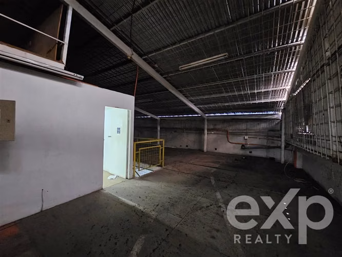 Edificio Industrial de 2 Pisos en Arriendo Independencia
