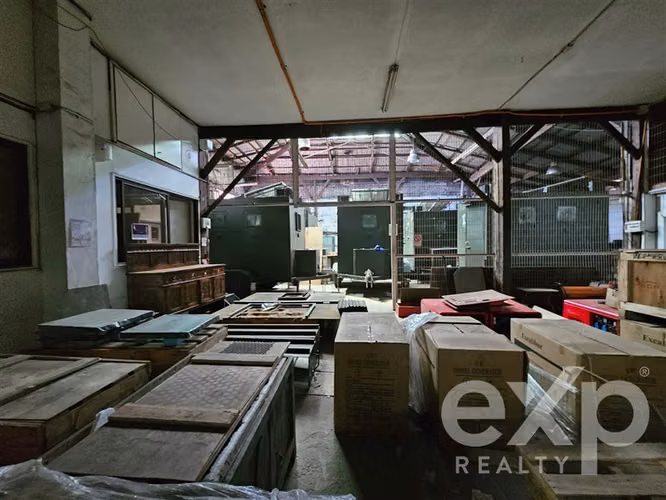 Edificio Industrial de 2 Pisos en Arriendo Independencia