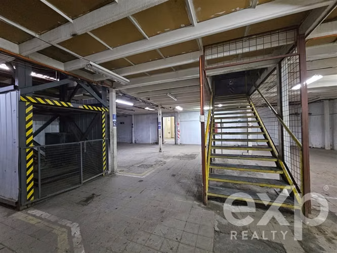Edificio Industrial de 2 Pisos en Arriendo Independencia
