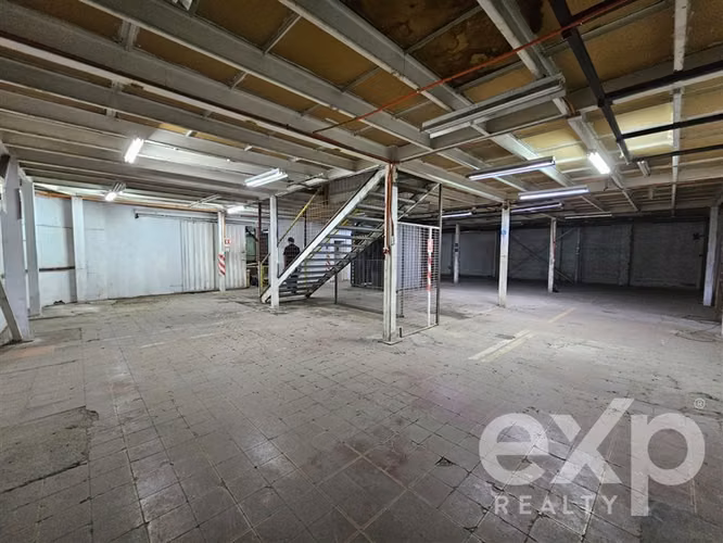Edificio Industrial de 2 Pisos en Arriendo Independencia