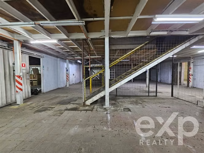 Edificio Industrial de 2 Pisos en Arriendo Independencia