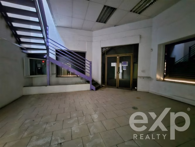 Edificio Industrial de 2 Pisos en Arriendo Independencia