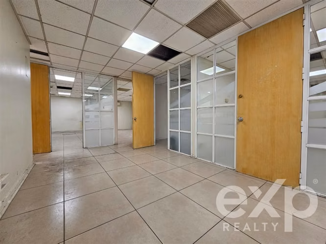 Local Comercial en Arriendo El Golf 331,72 m2