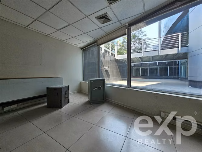 Oficina Comercial en Arriendo El Golf 331,72 m2