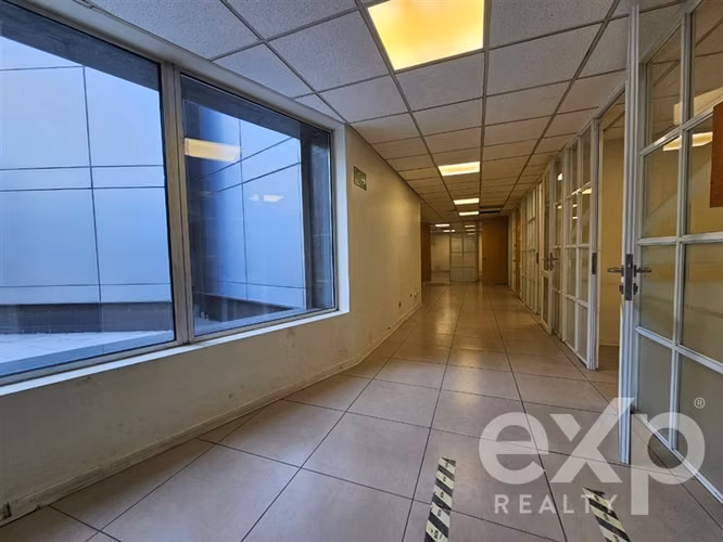Oficina Comercial en Arriendo El Golf 331,72 m2