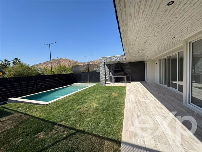 Casa en arriendo de 3 dorm. en Colina