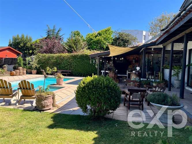 Gran casa con vista, amplitud y potencial único en Reñaca