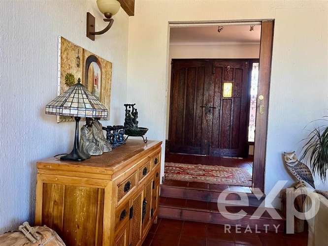 Gran casa con vista, amplitud y potencial único en Reñaca