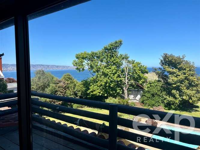 Gran casa con vista, amplitud y potencial único en Reñaca