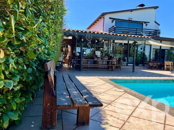 Gran casa con vista, amplitud y potencial único en Reñaca