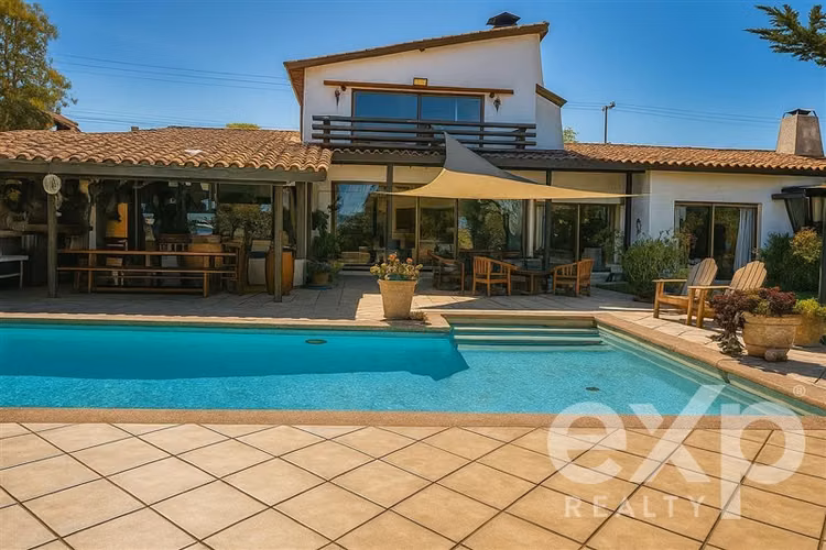 Gran casa con vista, amplitud y potencial único en Reñaca