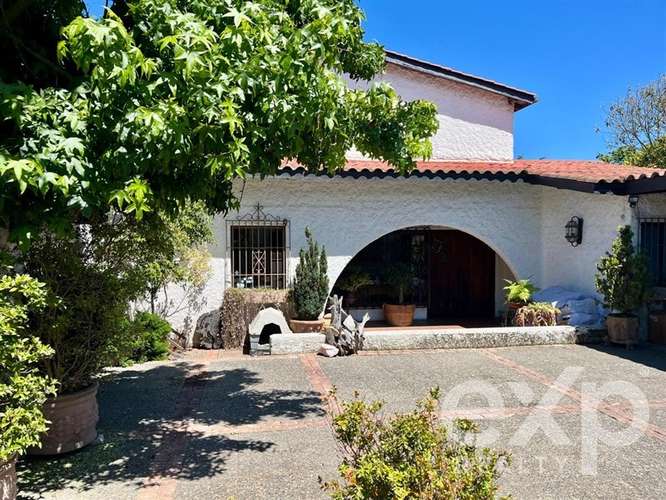 Gran casa con vista, amplitud y potencial único en Reñaca
