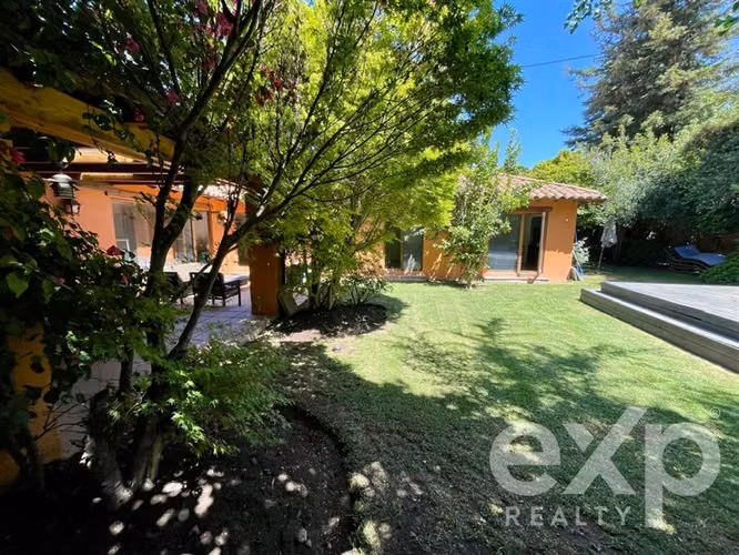 Casa en venta de 5 dorm. en Colina