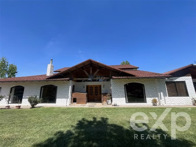 NEGOCIABLE, 2 casas en Loteo Santa Lucia!!! ideal 2 familias